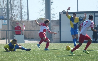 Vadillo (tirant-se per la gespa) va acabar expulsat | CF Mollet